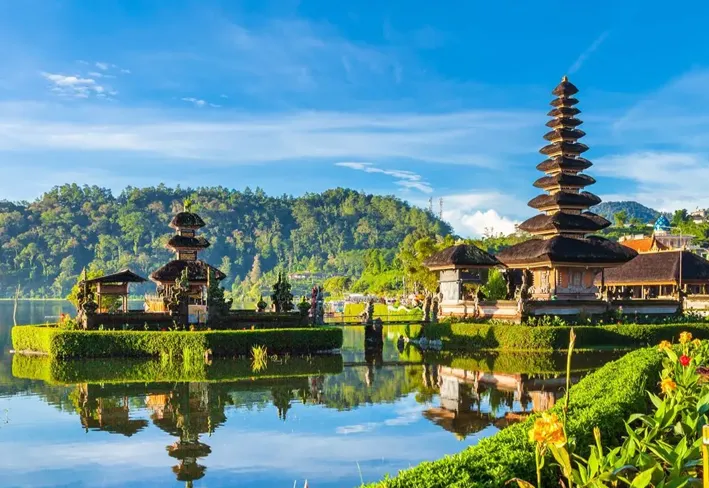 Beautiful multi-tiered Ulun Danu Beratan Temple on the lake, a must-visit destination for travelers on a bali tour package from kolkata.